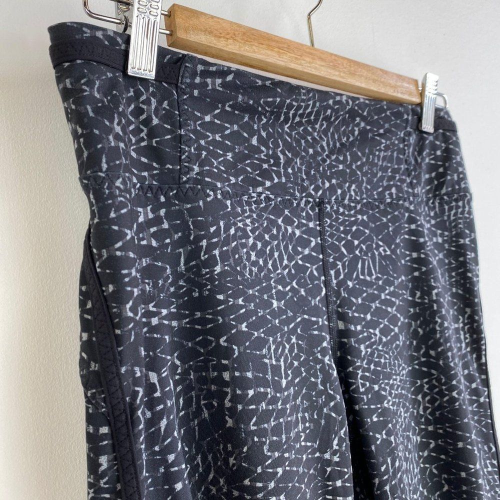 LULULEMON Pattern Crop Legging - Picture 3 of 6